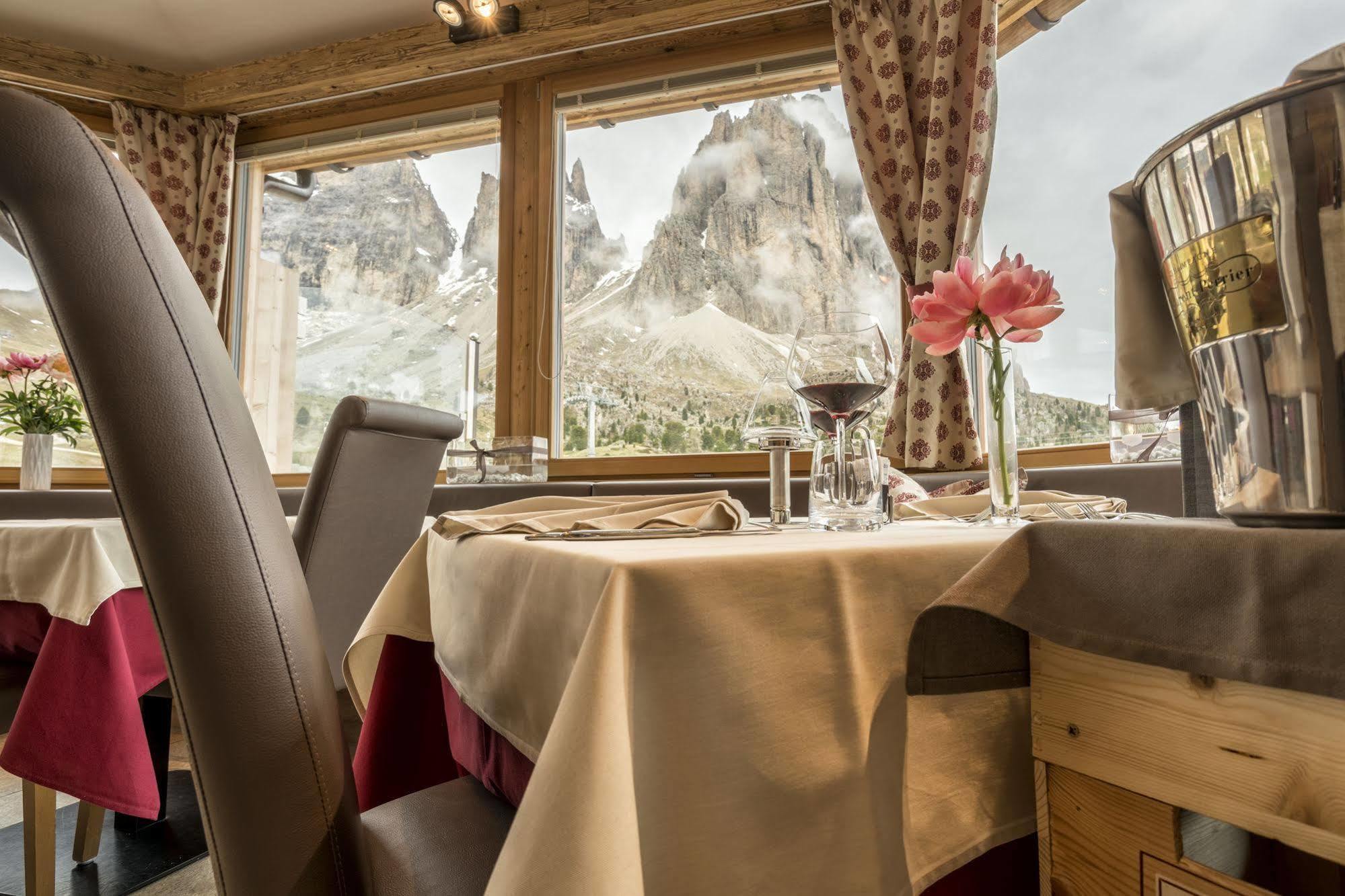 Passo Sella Dolomiti Mountain Resort Сельва-ді-Валь-Гардена Екстер'єр фото